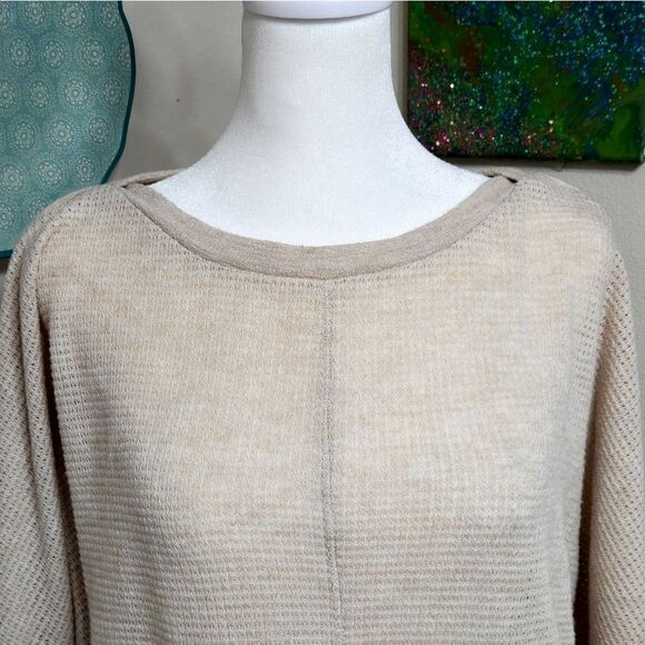 NWOT! Lightweight Knit Top - Picture 5 of 14